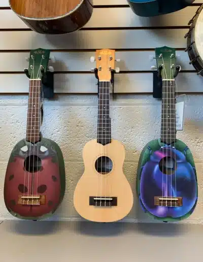 Ukelele-Banjo-Mandolin